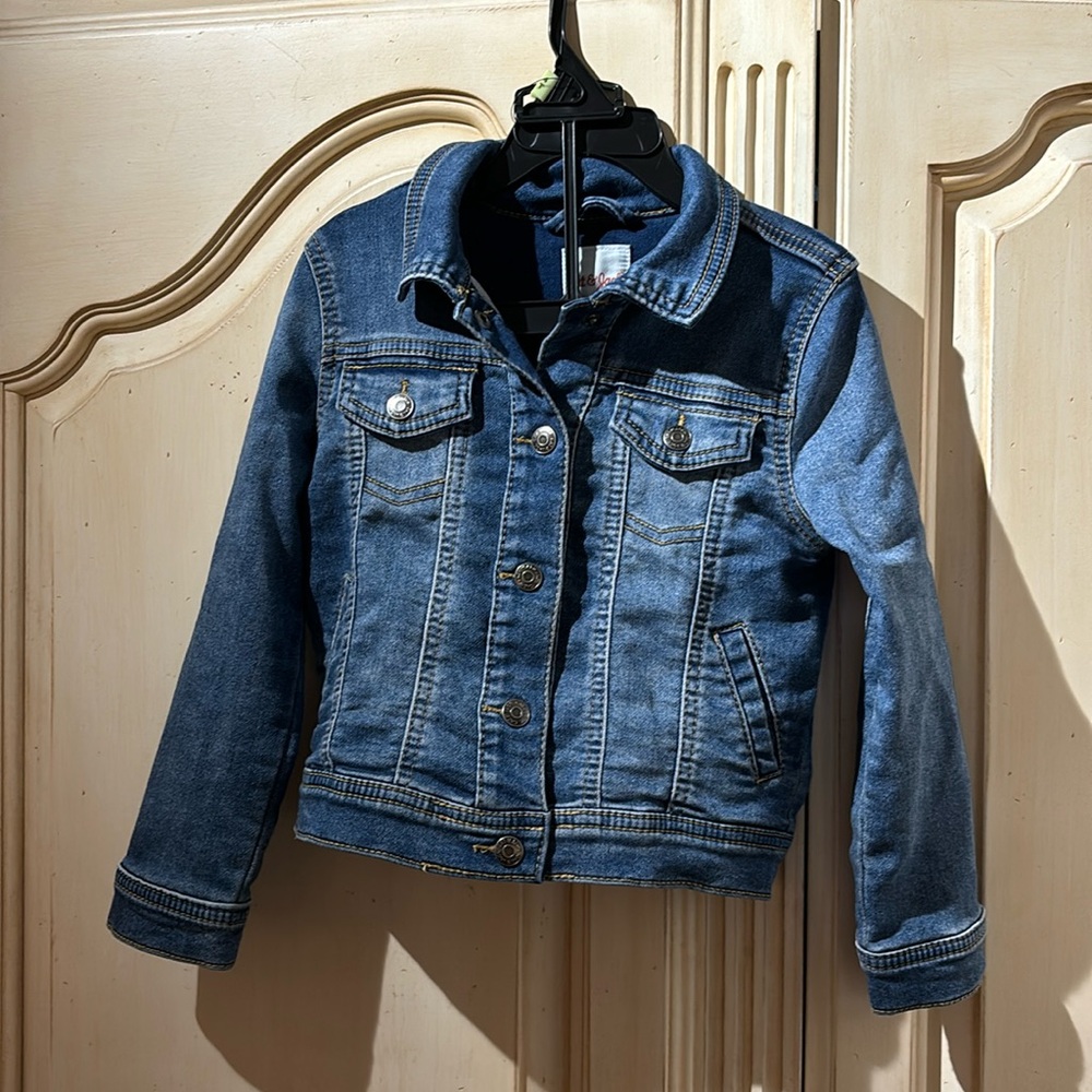 🍁Jean jacket 4 t can fit boy or girl